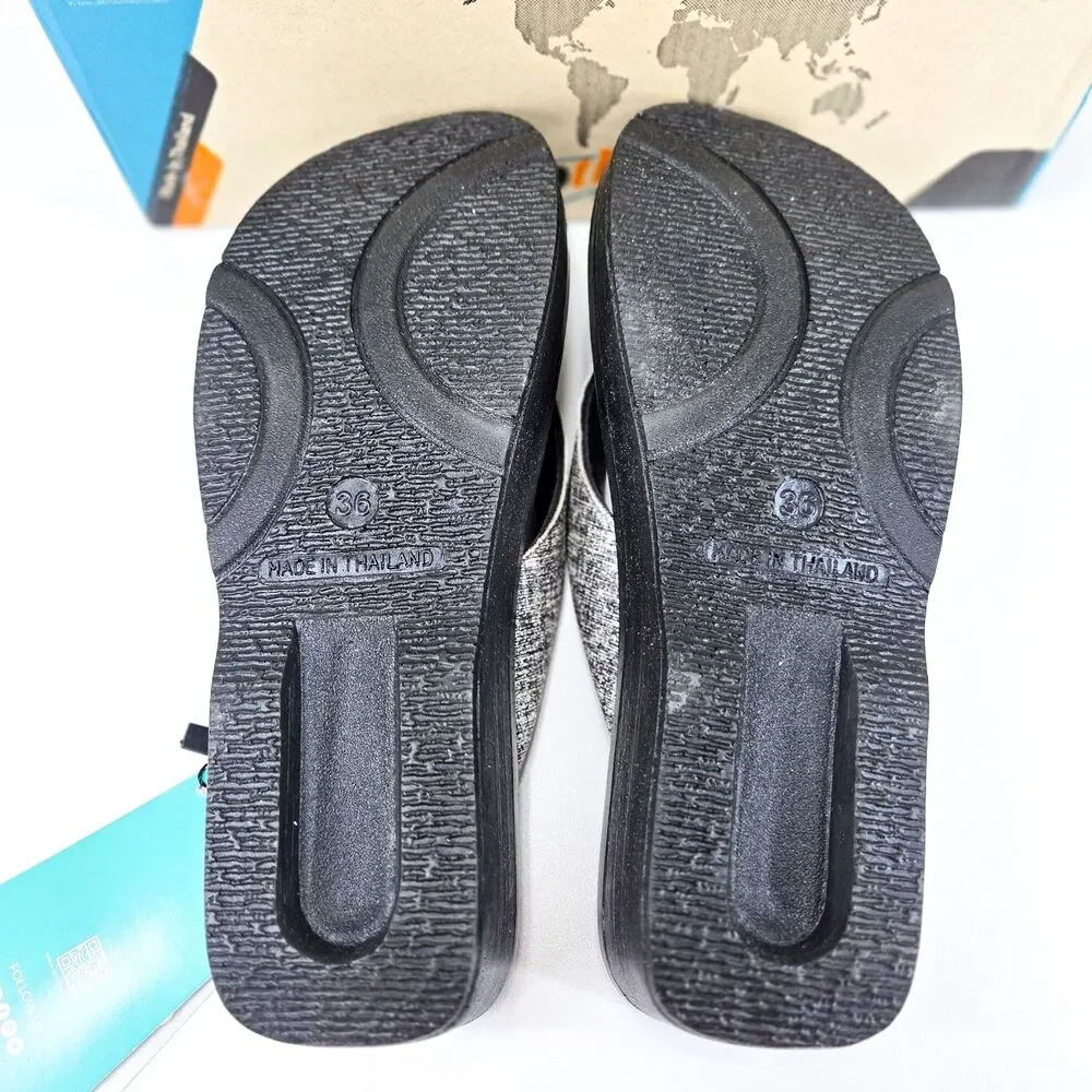 Aerosoft Glitter Thong Flip Flops Women’s Size 5 Black Gray New in Box